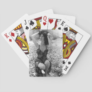 Femme aux pieds nus de cartes de jeu