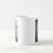 Femme avec la petite tasse 2007 (Centre)