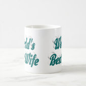 Femme avec tasse de café demi-texte verte (Centre)