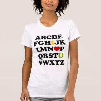 Femme blanche de T-shirt d'alphabet je t'aime