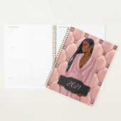 Femme-chef de la direction afro-américaine (Devant avec enveloppe)