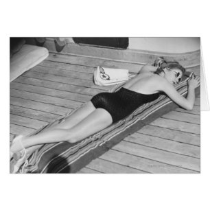 Femme de bronzage de Sun