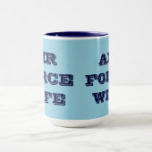 Femme de la Mug Air Force (Centre)