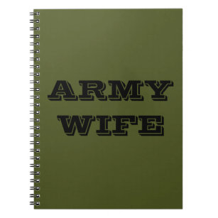 Femme de l'armée carnet