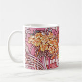 Femme de Mucha parmi la tasse de Nouveau d'art de (Gauche)