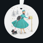 Femme de Noël rétro vintage avec Scotty Dog<br><div class="desc">Femme de Noël rétro vintage avec un ornement de fête de Chien écossais. Vous pouvez personnaliser ceci à l'arrière avec le texte comme vous le souhaitez et décorer un arbre de vacances avec lui ou l'envoyer à la famille et les amis pour la saison des fêtes.</div>