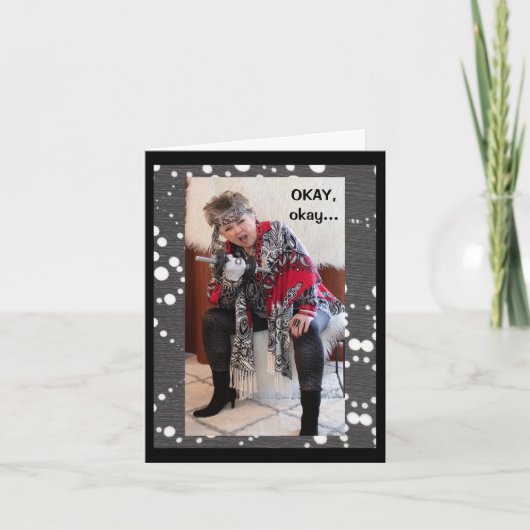 Femme humoristique prouvant qu'elle est une carte  (Devant)