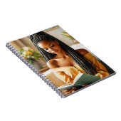 Femme noire avec tresses Lecture Carnet d'art (Côté Droit)