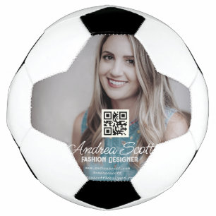 Femme patronne d'entreprise ajouter photo nom q r