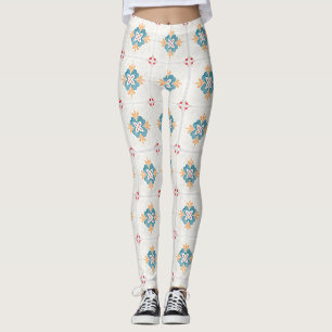 Femme portant des leggings blancs avec un motif de