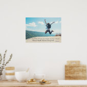 Femme sautant au sommet de la colline poster Chiro (Cuisine)