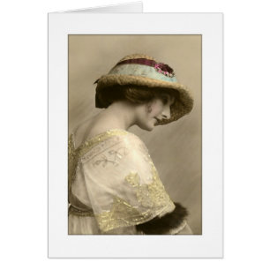 Femme victorienne en robe casquette et perlée