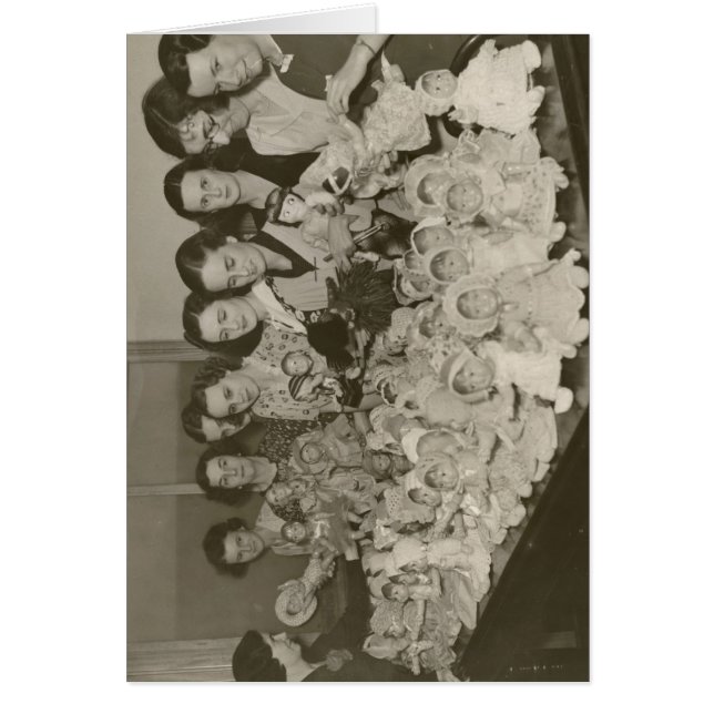 Femmes avec les poupées, c.1930s, par le capot de (Devant)