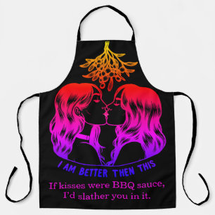 Femmes dans des tabliers chics à un barbecue