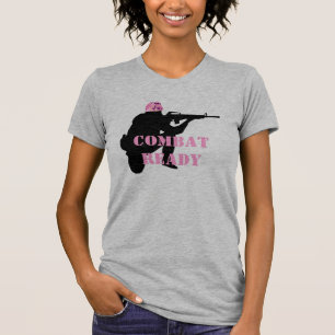 Femmes dans le T-shirt de casque de rose de combat