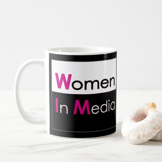 Femmes Dans Médias Classique Mug Noir (Avec donut)