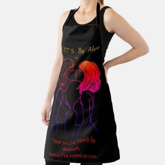 Femmes jouant d'un barbecue avec tabliers ludiques (Insitu)