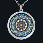 Fenêtre en verre tendu Kaléidoscope5 Collier<br><div class="desc">Un magnifique kaléidoscope réalisé à partir d'une photo d'un magnifique vitrail à la basilique Notre-Dame de la Victoire à Lackawanna,  New York. ( Pour plus d'informations sur cette basilique extraordinaire,  veuillez visiter : www.OurLadyofVictory.org )</div>