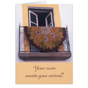 FENÊTRE OUVERTE, BALCON EN FER FORGÉ, PLATEAU