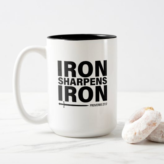 Fer Sharpens Fer - Proverbes 27:17 Mug de café (Avec donut)
