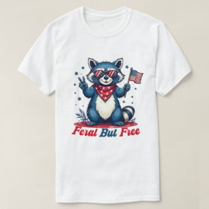 Feral But Free Funny Patriotic Raccoon op 4 juli T-shirt