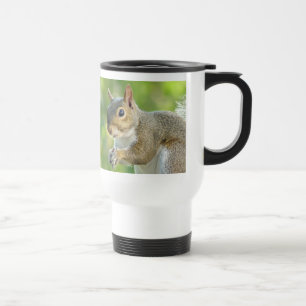 Fermez-vous vers le haut de la tasse de voyage