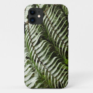 Fern Fronds II Donkere groene Natuur iPhone 11 Hoesje
