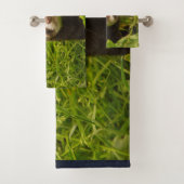 Ferret Brown mignon dans l'herbe photo (En situation)