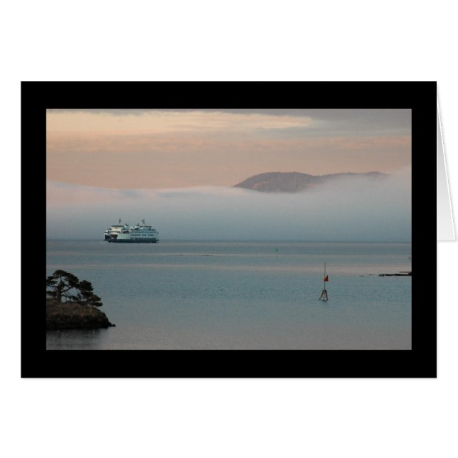 Ferry dans le brouillard couché de soleil (Devant horizontal)