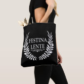 Festina lente draagtas (Dichtbij)