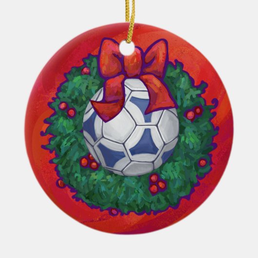 Festive Futbal in Wreath op Red Keramisch Ornament (Voorkant)