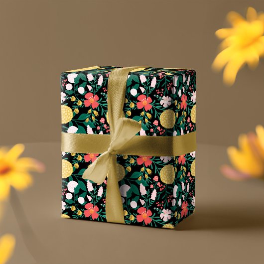 Festive Garden Pattern Black Cadeaupapier