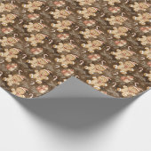 Festive Gingerbread Men with Gifts & Snowflakes Cadeaupapier (Hoek)