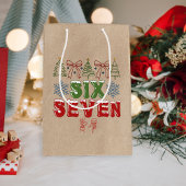 Festive Meme "Six Seven" 6 7 Xmas Kraft Medium Cadeauzakje