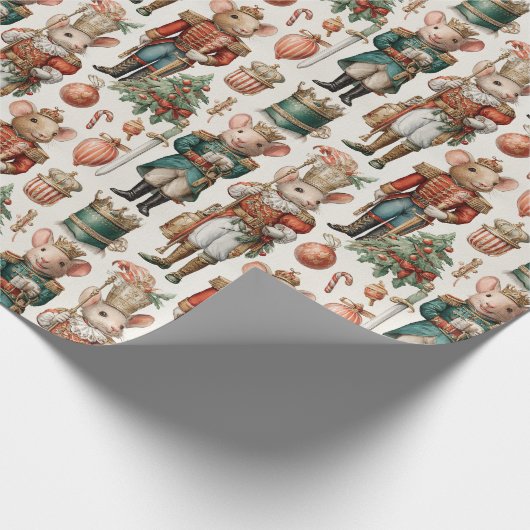 Festive Nutcracker Mice with Holiday Decor Cadeaupapier (Hoek)