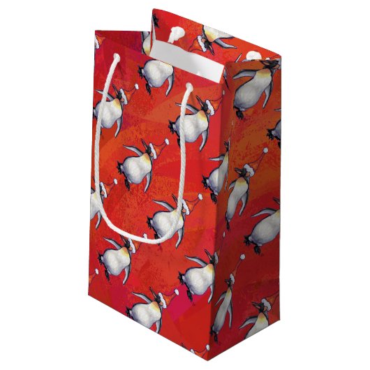 Festive Penguin in a Santa Hat Pattern Klein Cadeauzakje (Achterkant Gekanteld)