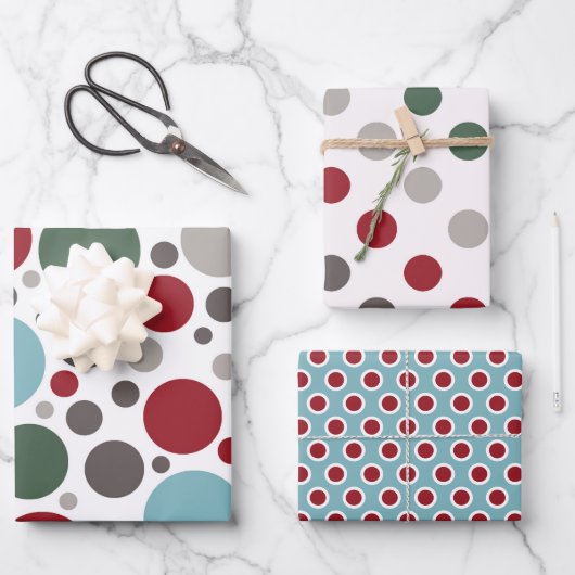 Festive Polka Dot Selection Kerstmis Inpakpapier Vel (Voorkant)