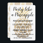 Fête comme un ananas Invitation 21e anniversaire<br><div class="desc">Une fête comme un ananas Destination tropicale 21e Invitation anniversaire. C'est une invitation parfaite à l'anniversaire de vingt et un pour une fête d'anniversaire à thème Ananas. L'ananas est un faux feuille d'or et un arrière - plan blanc avec un script texte écrit à la main superposé. Le texte peut...</div>