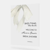 Fête de Mariage avec un Nœud Noir et Blanc Élégant (Angle)