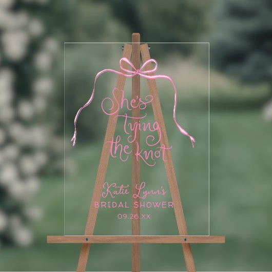 Fête de mariage avec un simple nœud rose