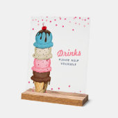 Fête des mariées de boissons à la crème glacée est (Angle)