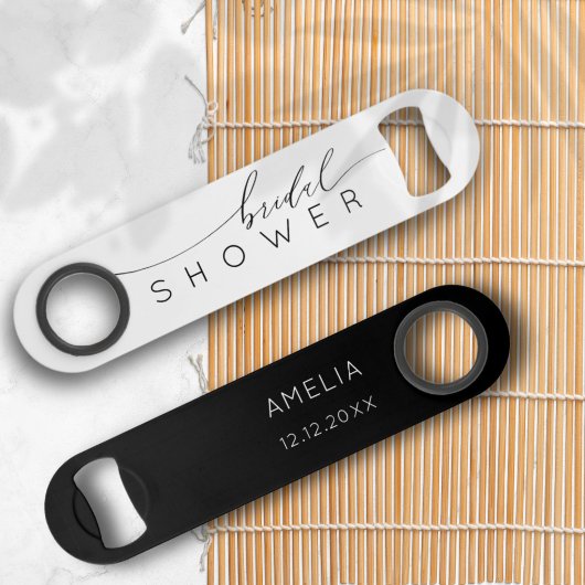 Fête des mariées simple en noir et blanc