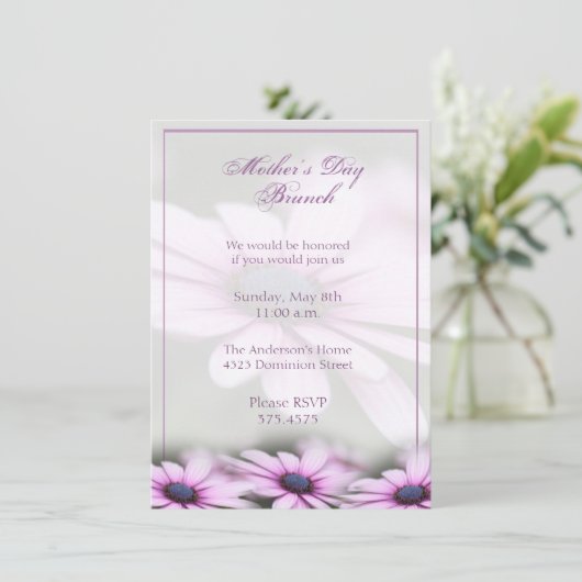 Fête des mères Brunch Daisy Invitation (Debout devant)