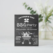 Fête des pères Rustic Chalkboard BBQ Invitation (Debout devant)