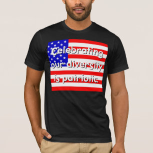 Fêter Notre Diversité Est Un T-shirt Patriotique