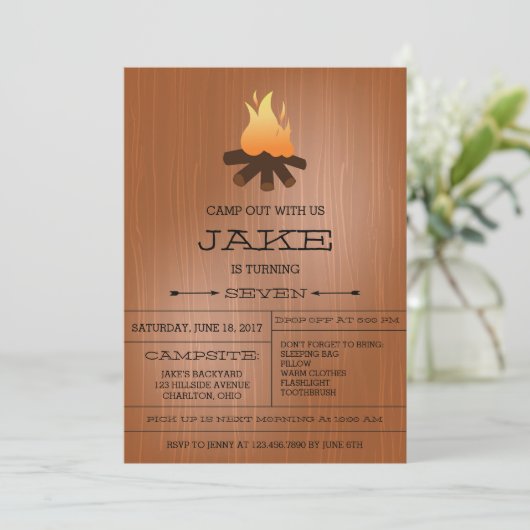 Feu campant invitations de fête d'anniversaire (Debout devant)
