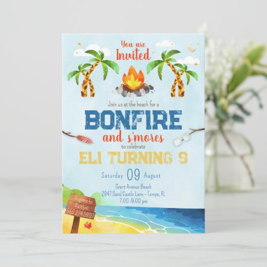 Feu d'anniversaire de plage Invitation (Debout devant)