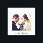 Feuillage Élégant | Impression sur toile personnal<br><div class="desc">Apportez l'élégance dans votre décoration intérieure avec ce fond uni de feuillage doux en gris clair avec une bordure de photo gris-vert. Personnalisez avec votre propre photo de mariage et monogrammes</div>