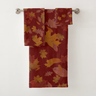 Feuille d'automne d'or sur le vin rouge fait sur