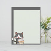 Feuille de papier avec chat gris mignon et cupcake (Debout devant)